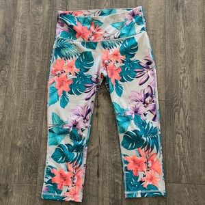 Xersion High Rise Floral Capri Leggings
